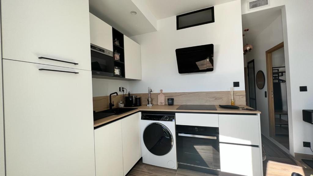 Face Au Vieux Port Vue 180 De Notre Dame Au Panier Apartment Марсилия Екстериор снимка
