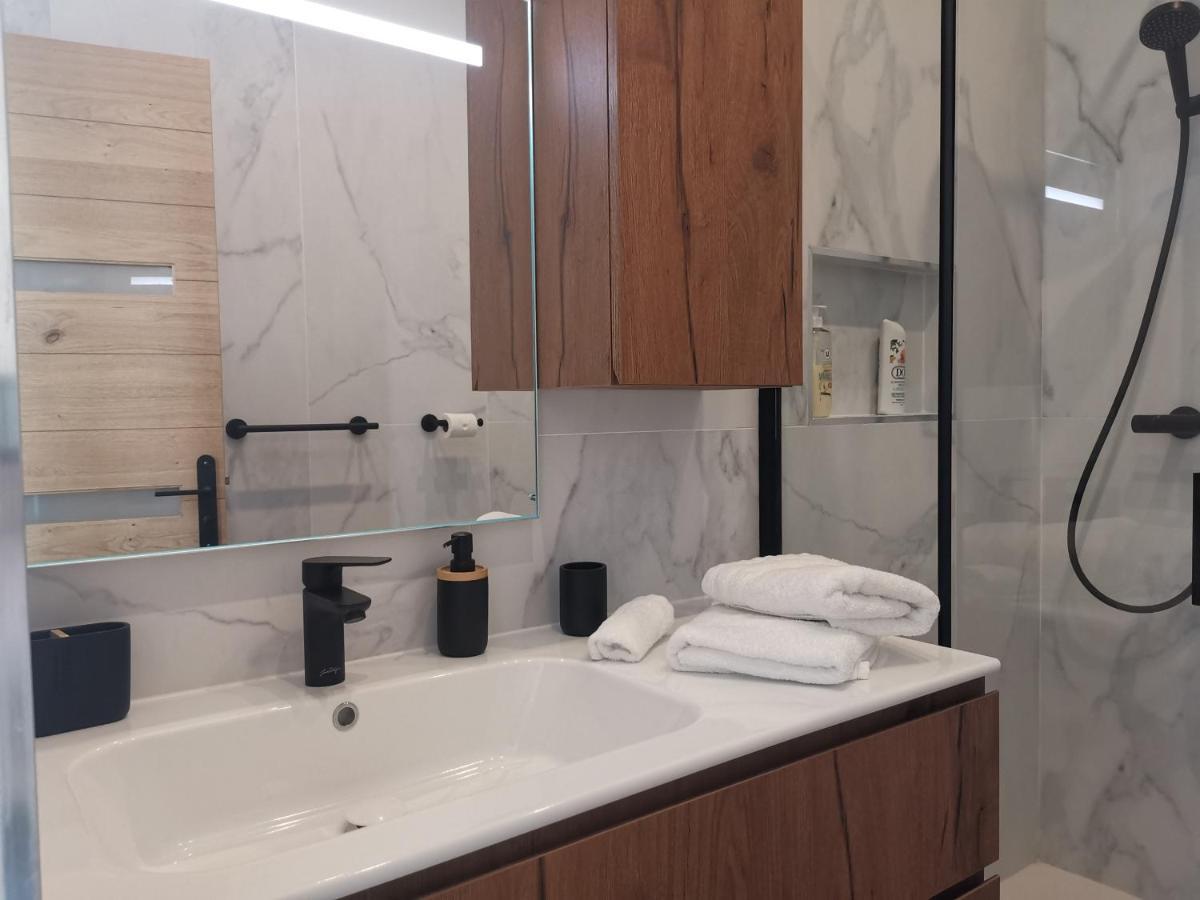 Face Au Vieux Port Vue 180 De Notre Dame Au Panier Apartment Марсилия Екстериор снимка