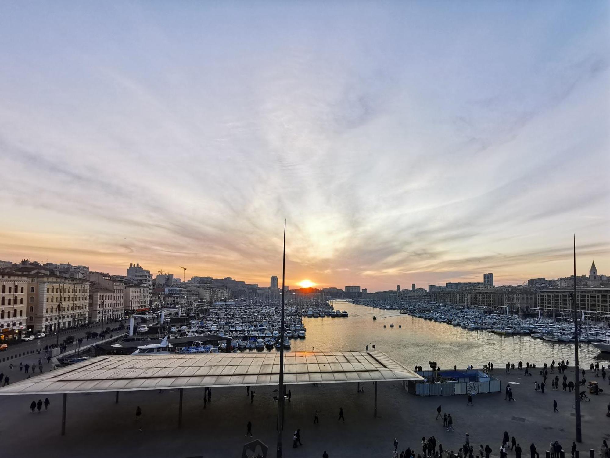 Face Au Vieux Port Vue 180 De Notre Dame Au Panier Apartment Марсилия Стая снимка